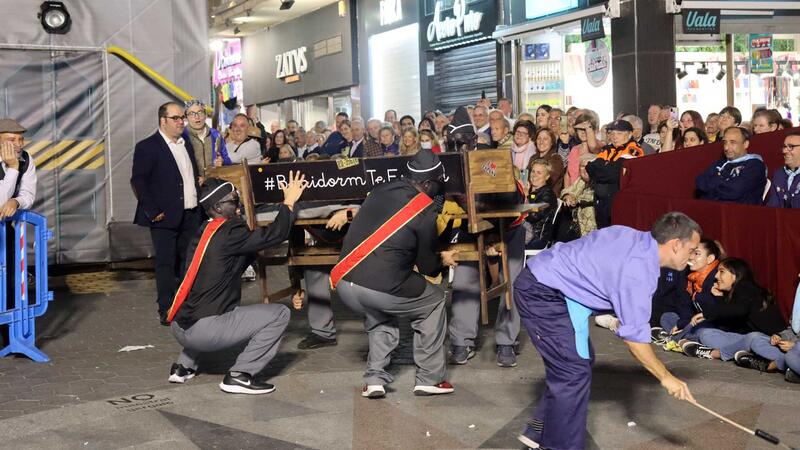 El Desfile del Humor de las peñas protagoniza la tarde del martes en Benidorm
