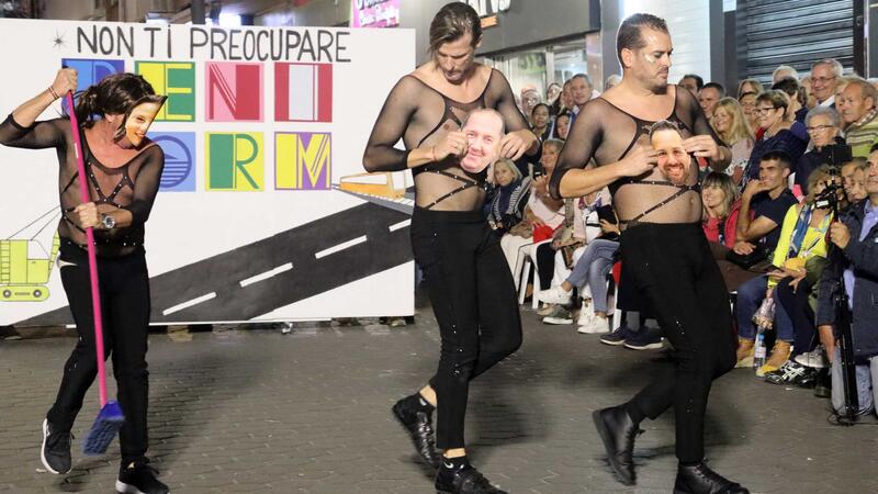 El Desfile del Humor de las peñas protagoniza la tarde del martes en Benidorm
