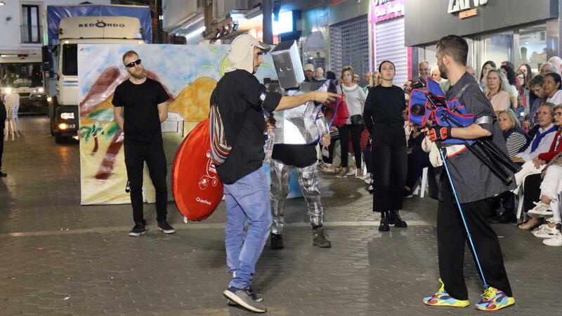 El Desfile del Humor de las peñas protagoniza la tarde del martes en Benidorm