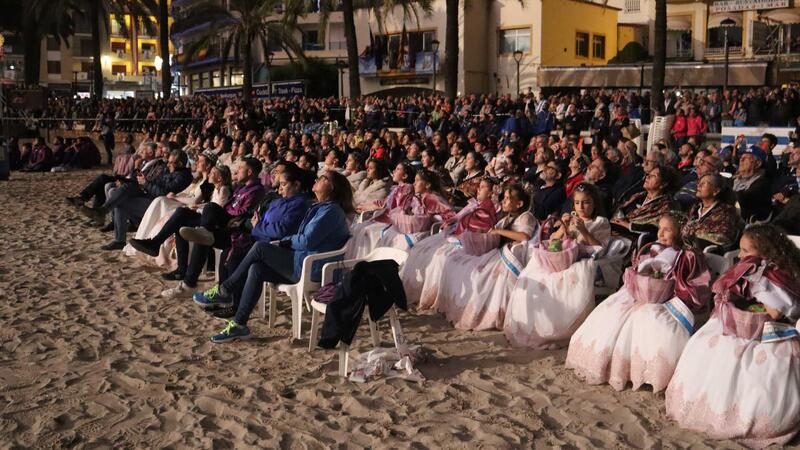 La desfilada de Carrosses i un gran Castell de focs artificials posen la cirereta a les Festes Majors Patronals 2022