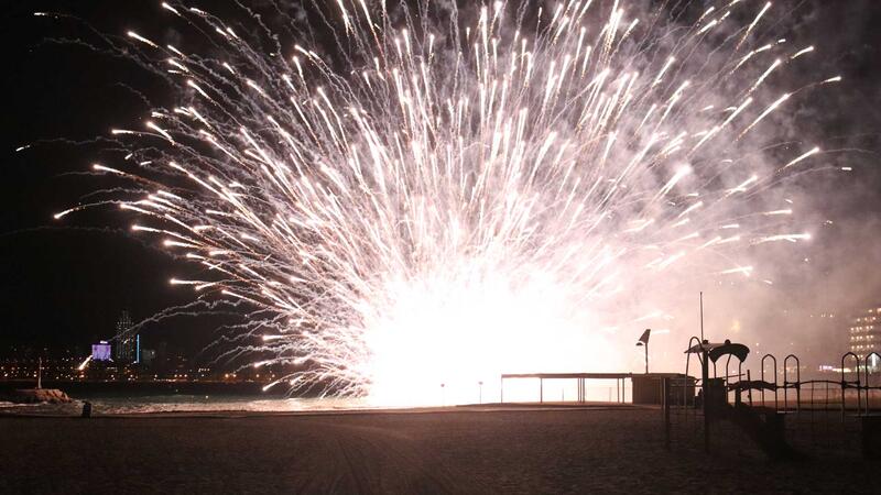 La desfilada de Carrosses i un gran Castell de focs artificials posen la cirereta a les Festes Majors Patronals 2022