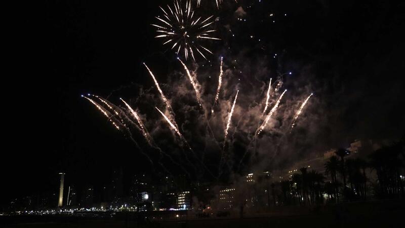 La desfilada de Carrosses i un gran Castell de focs artificials posen la cirereta a les Festes Majors Patronals 2022