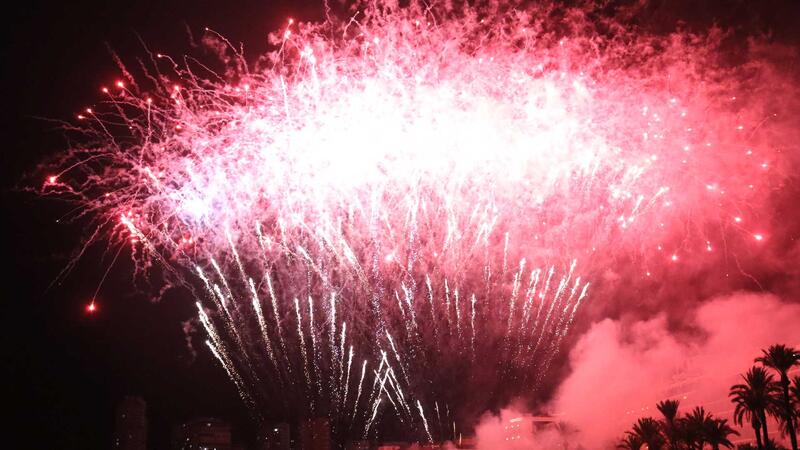 La desfilada de Carrosses i un gran Castell de focs artificials posen la cirereta a les Festes Majors Patronals 2022