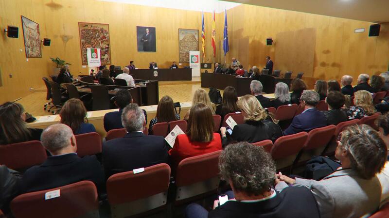 Benidorm acull el lliurament de la Medalla Col·lectiva al Mèrit en el Treball als graduats socials de la Marina Baixa amb 20 o més anys col·legiats