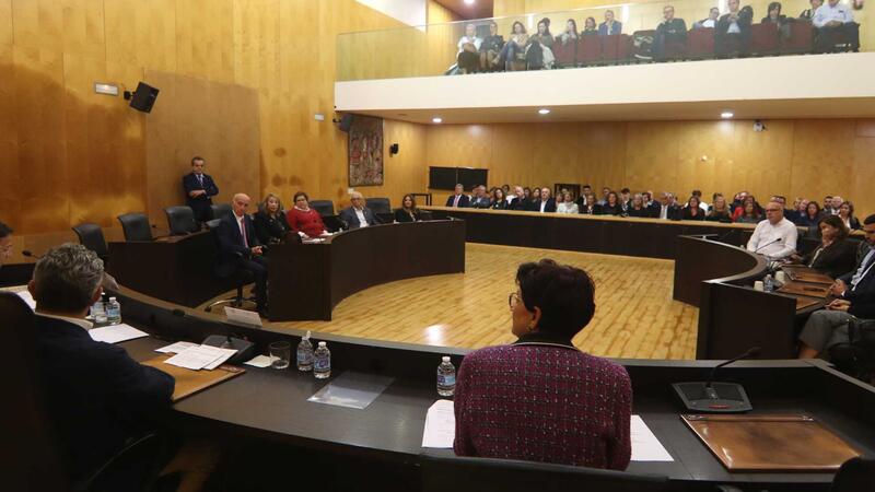 Benidorm acull el lliurament de la Medalla Col·lectiva al Mèrit en el Treball als graduats socials de la Marina Baixa amb 20 o més anys col·legiats