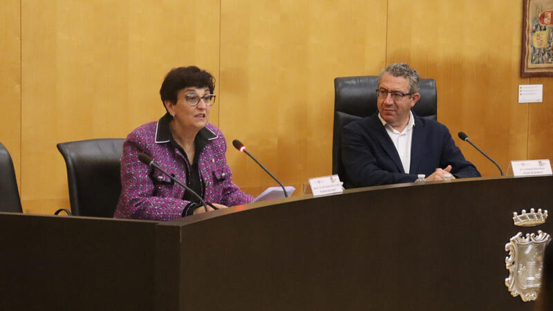 Benidorm acull el lliurament de la Medalla Col·lectiva al Mèrit en el Treball als graduats socials de la Marina Baixa amb 20 o més anys col·legiats