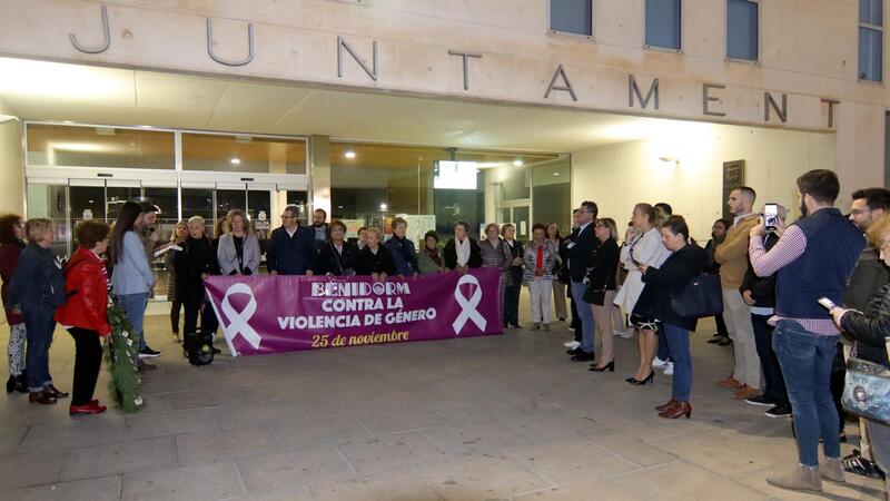 Benidorm calls for an end to violence against women and calls for fighting this scourge "together"