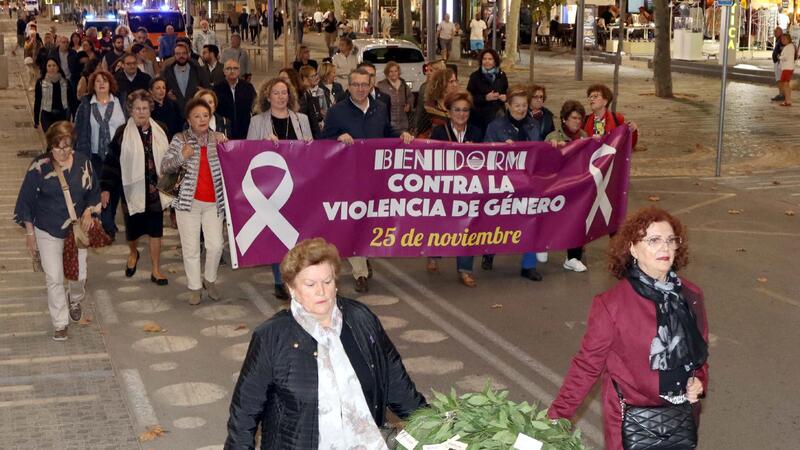Benidorm calls for an end to violence against women and calls for fighting this scourge "together"