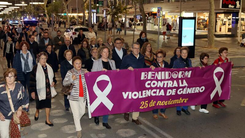 Benidorm calls for an end to violence against women and calls for fighting this scourge "together"