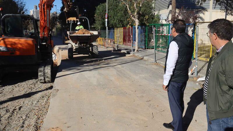 Benidorm implements new rainwater collectors and renews the drinking water pipes on Ciudad Real street