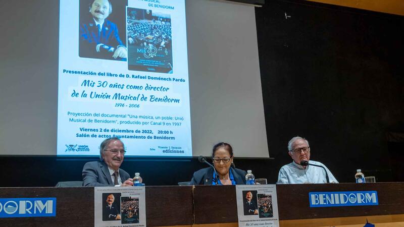 Un libro recoge los 30 años de Rafael Domenech Pardo al frente de la Unión Musical de Benidorm
