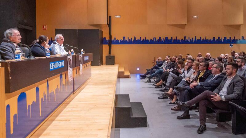 Un libro recoge los 30 años de Rafael Domenech Pardo al frente de la Unión Musical de Benidorm