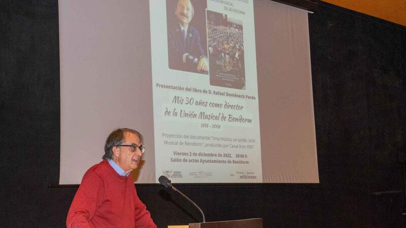 Un libro recoge los 30 años de Rafael Domenech Pardo al frente de la Unión Musical de Benidorm