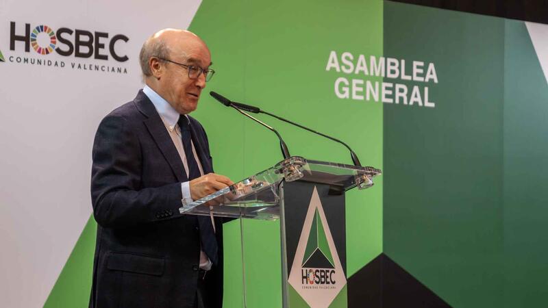 Toni Pérez felicita al nuevo presidente de HOSBEC, Federico Fuster, y elogia la trayectoria y logros del presidente saliente, Toni Mayor