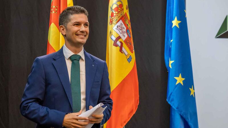 Toni Pérez felicita al nuevo presidente de HOSBEC, Federico Fuster, y elogia la trayectoria y logros del presidente saliente, Toni Mayor