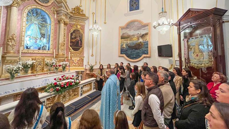 Los mayorales de Benidorm se presentan ante la Mare de Déu del Sofratge
