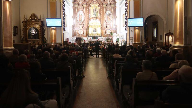 Música clásica y villancicos se unen en perfecta armonía en el Concierto de Navidad de la Rondalla de la ACR La Barqueta