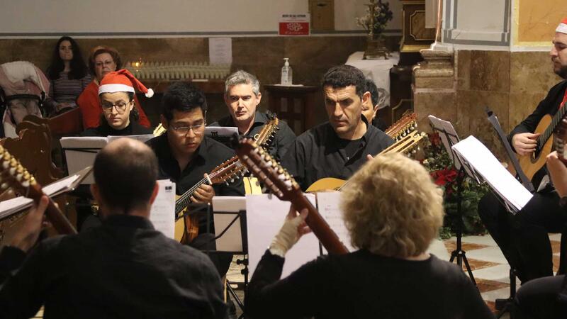Música clásica y villancicos se unen en perfecta armonía en el Concierto de Navidad de la Rondalla de la ACR La Barqueta