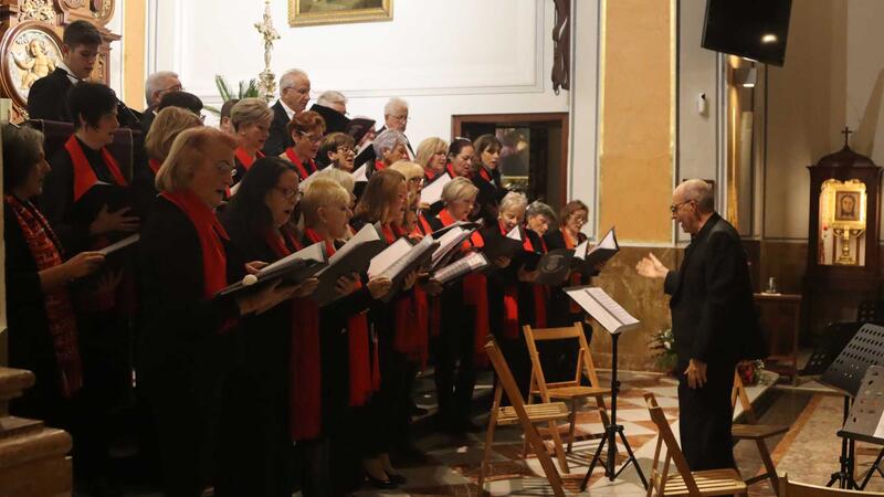 La Coral de la Unión Musical de Benidorm ofrece un gran recital de villancicos en la iglesia de San Jaime 
