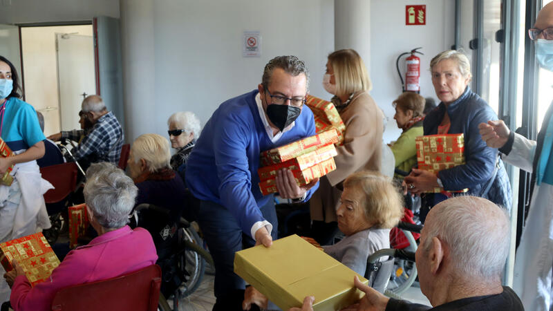 La Residencia de la Tercera Edad y el Centro de Día de Benidorm celebran la Navidad