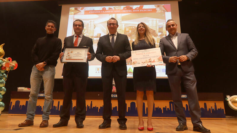 Taima Artesanía, hotel Don Pancho y Mia Social Club, ganadores del Concurso Escaparatismo Navideño