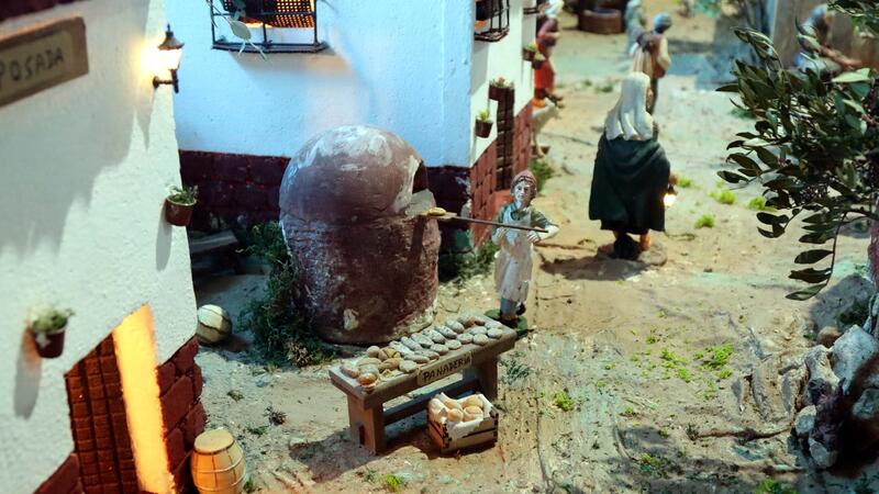 Open the fourth nativity scene that is exhibited in La Casa de Andalucía in Benidorm during Christmas