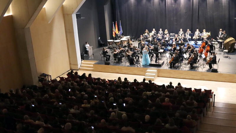 Benidorm estrena 2023 con lleno absoluto en el concierto de Año Nuevo de la Orquesta Sinfónica de la UM