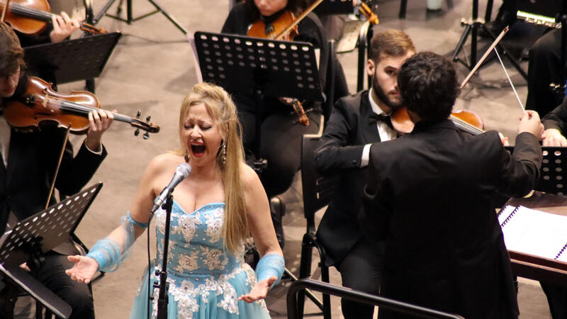 Benidorm estrena 2023 con lleno absoluto en el concierto de Año Nuevo de la Orquesta Sinfónica de la UM