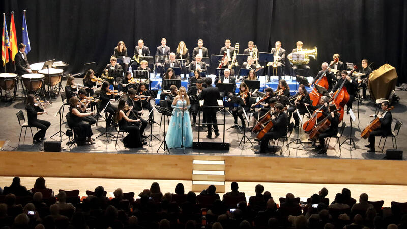 Benidorm estrena 2023 con lleno absoluto en el concierto de Año Nuevo de la Orquesta Sinfónica de la UM