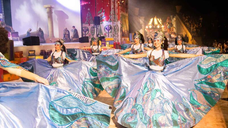 La Cabalgata de Melchor, Gaspar y Baltasar reparte ilusión a los niños de Benidorm
