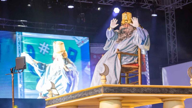 La Cabalgata de Melchor, Gaspar y Baltasar reparte ilusión a los niños de Benidorm