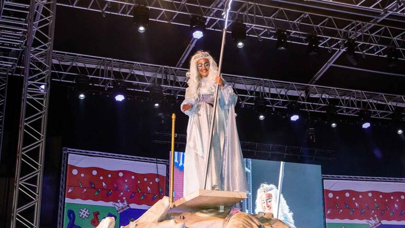 La Cabalgata de Melchor, Gaspar y Baltasar reparte ilusión a los niños de Benidorm