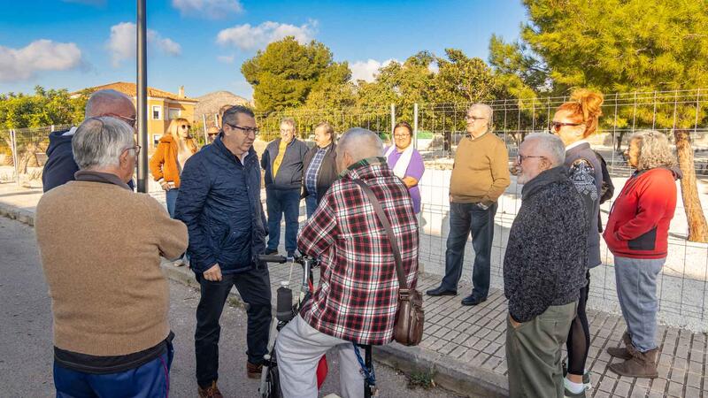 Noves lluminàries i parc públic en Finca Barrina