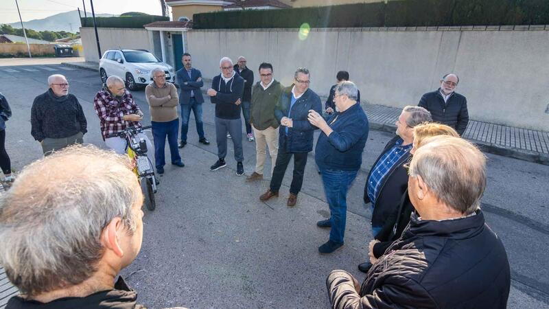 Noves lluminàries i parc públic en Finca Barrina