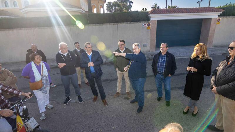 Noves lluminàries i parc públic en Finca Barrina