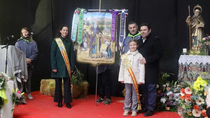 Benidorm celebra la fiesta de Sant Antoni con la romería y la ofrenda al santo en la Ermita de Sanz