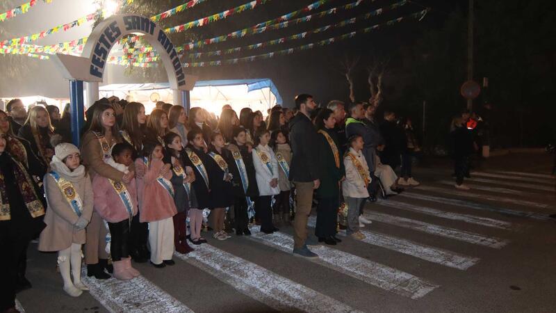 Benidorm celebra la fiesta de Sant Antoni con la romería y la ofrenda al santo en la Ermita de Sanz