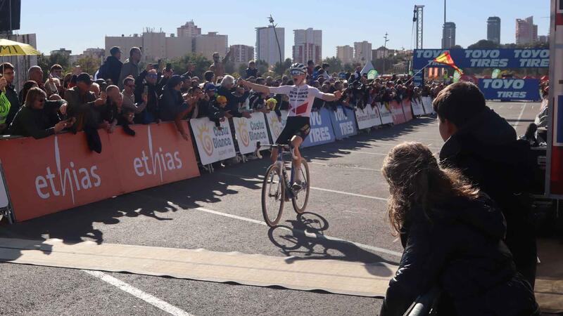 Èxit total de la Copa del Món de ciclocròs a Benidorm amb més de 15.000 assistents en el Moralet i el Parc de Foietes