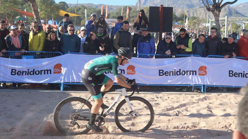 Èxit total de la Copa del Món de ciclocròs a Benidorm amb més de 15.000 assistents en el Moralet i el Parc de Foietes