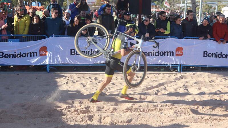 Èxit total de la Copa del Món de ciclocròs a Benidorm amb més de 15.000 assistents en el Moralet i el Parc de Foietes