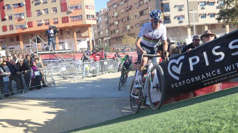 Èxit total de la Copa del Món de ciclocròs a Benidorm amb més de 15.000 assistents en el Moralet i el Parc de Foietes