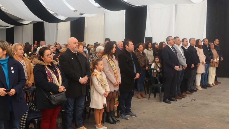 Centenars de veïns acudixen a l