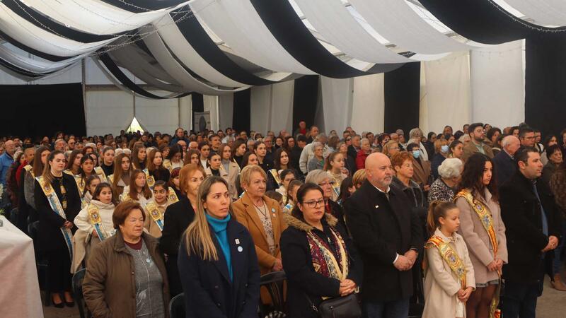 Centenars de veïns acudixen a l