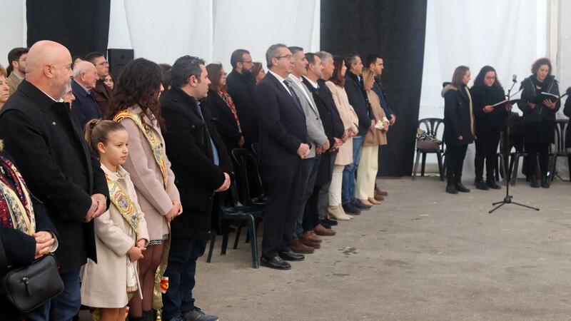 Centenars de veïns acudixen a l