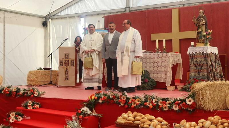 Centenars de veïns acudixen a l
