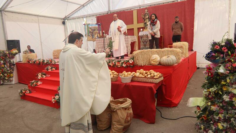 Centenars de veïns acudixen a l