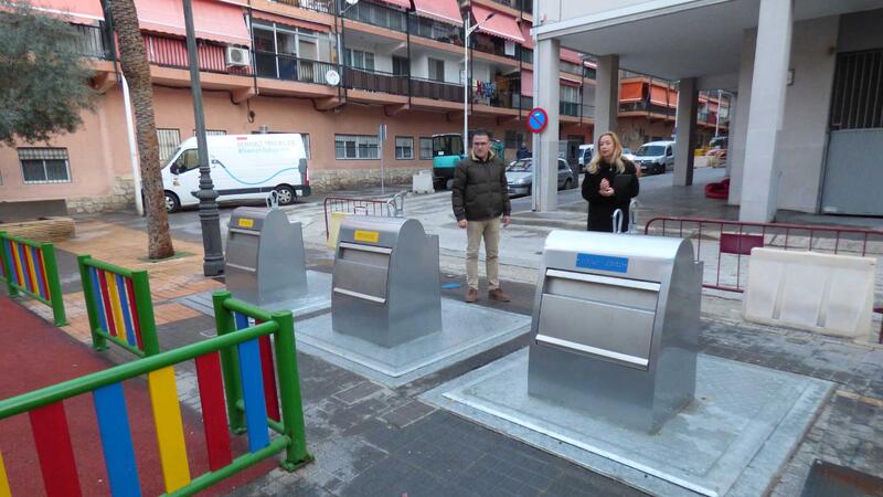Benidorm incorpora cinco nuevos contenedores soterrados de recogida selectiva y orgánica en la Plaza del Infant