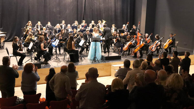 Benidorm estrena 2023 con lleno absoluto en el concierto de Año Nuevo de la Orquesta Sinfónica de la UM