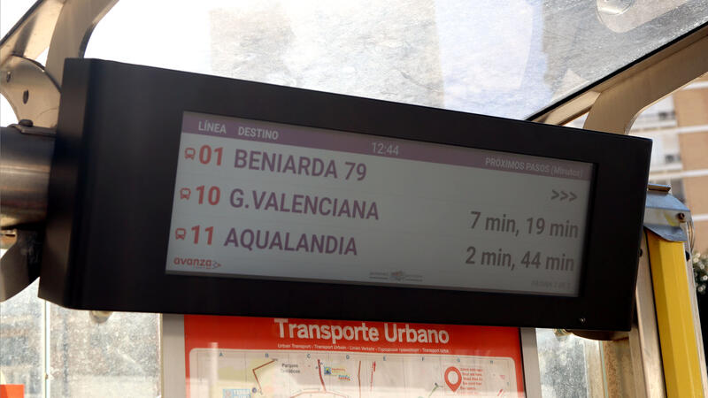 Benidorm completes the 1st phase of installation of smart screens at the main bus stops