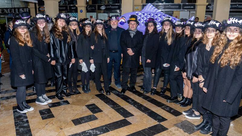 Un multitudinario Entierro de la Sardina despide el Carnaval de Benidorm